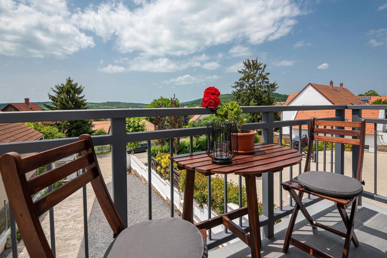 Papoula Vendeghaz Apartment ตีฮานี ภายนอก รูปภาพ